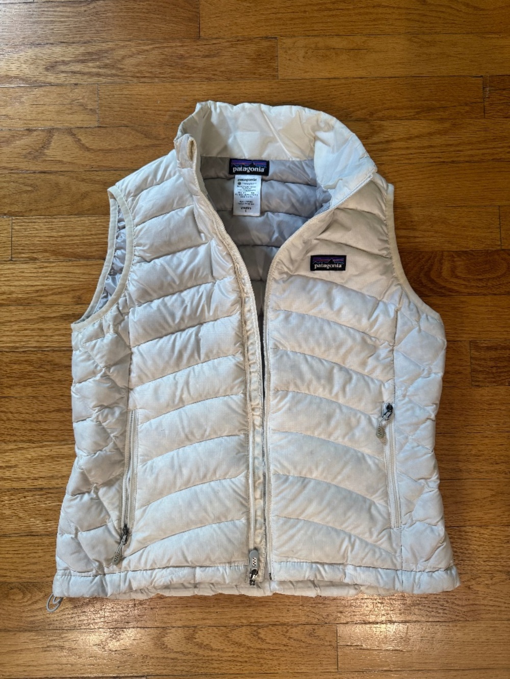Patagonia Down Puffer Vest in White - Women's S